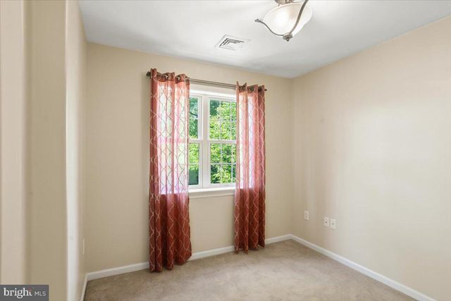 304 IRON VALLEY DR, Lebanon, PA 17042