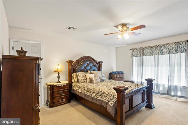 304 IRON VALLEY DR, Lebanon, PA 17042