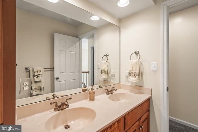 304 IRON VALLEY DR, Lebanon, PA 17042