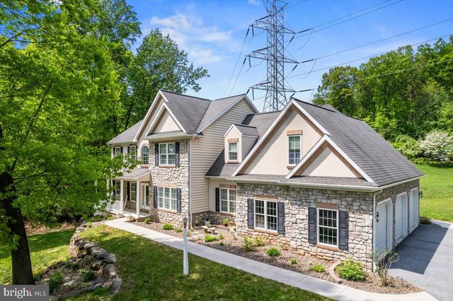 304 IRON VALLEY DR, Lebanon, PA 17042