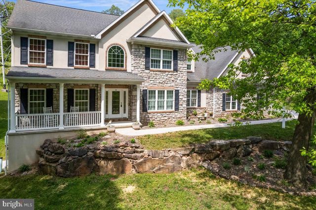 304 IRON VALLEY DR, Lebanon, PA 17042