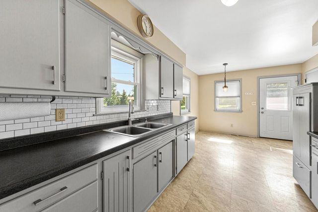 1406 Albers Path, Faribault, MN 55021