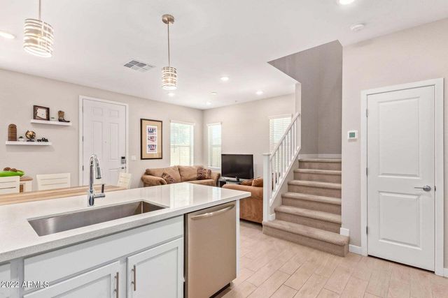 155 N Lakeview Boulevard Unit 136, Chandler, AZ 85225