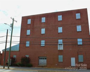 526 8th Street NE 2, Hickory, NC 28601