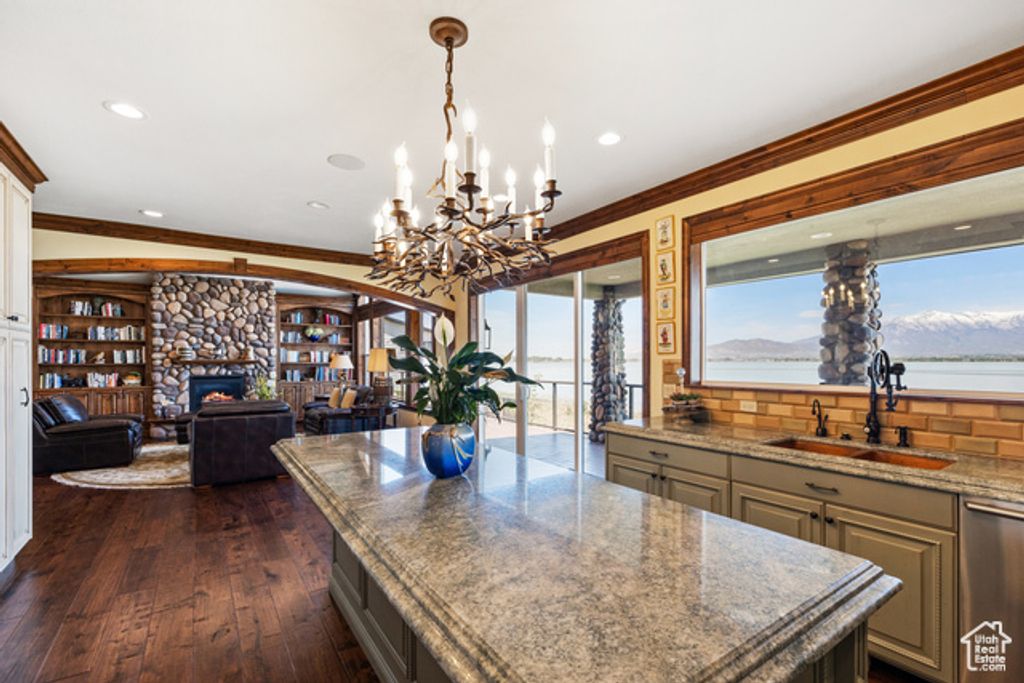 Image 17 of property listing at 1698 S AMANDA LN, Saratoga Springs, UT 84045