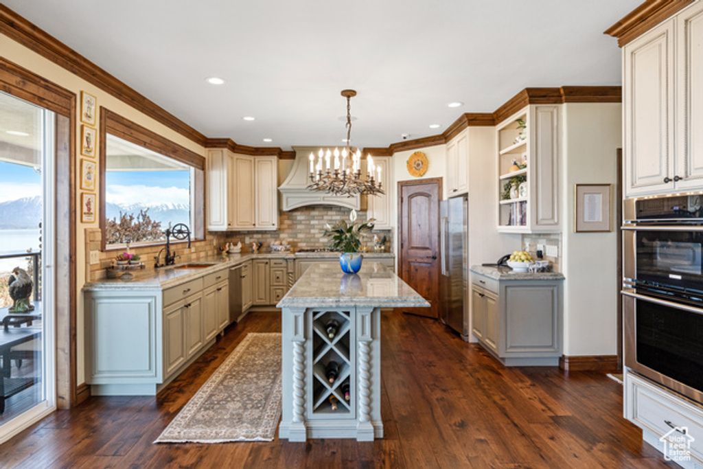 Image 19 of property listing at 1698 S AMANDA LN, Saratoga Springs, UT 84045
