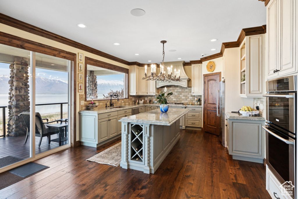 Image 20 of property listing at 1698 S AMANDA LN, Saratoga Springs, UT 84045