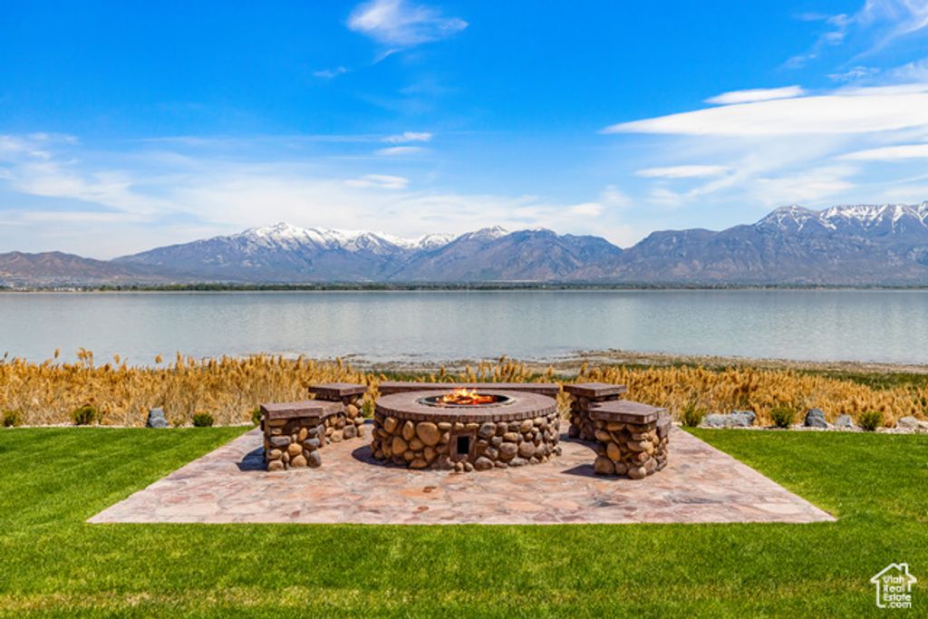 Image 5 of property listing at 1698 S AMANDA LN, Saratoga Springs, UT 84045