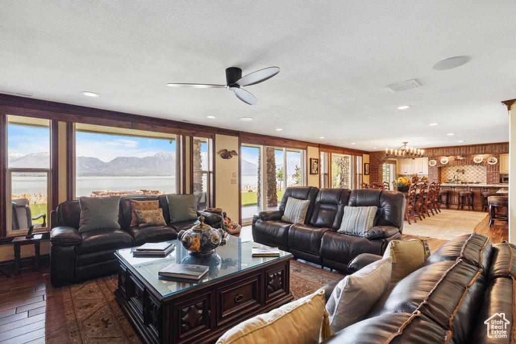 Image 41 of property listing at 1698 S AMANDA LN, Saratoga Springs, UT 84045