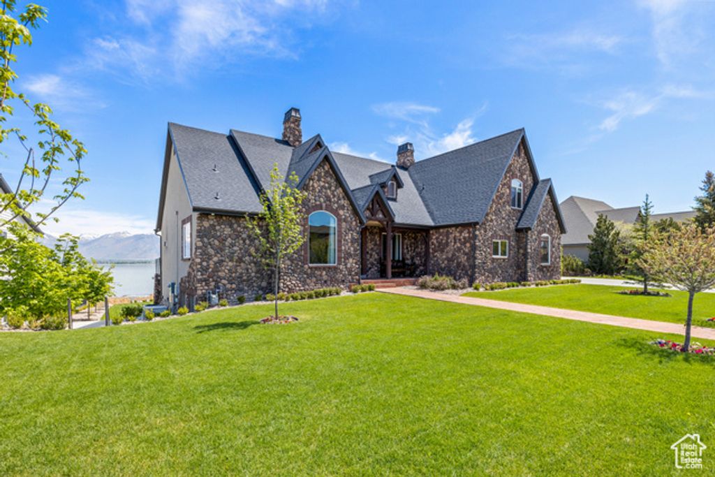 Image 9 of property listing at 1698 S AMANDA LN, Saratoga Springs, UT 84045