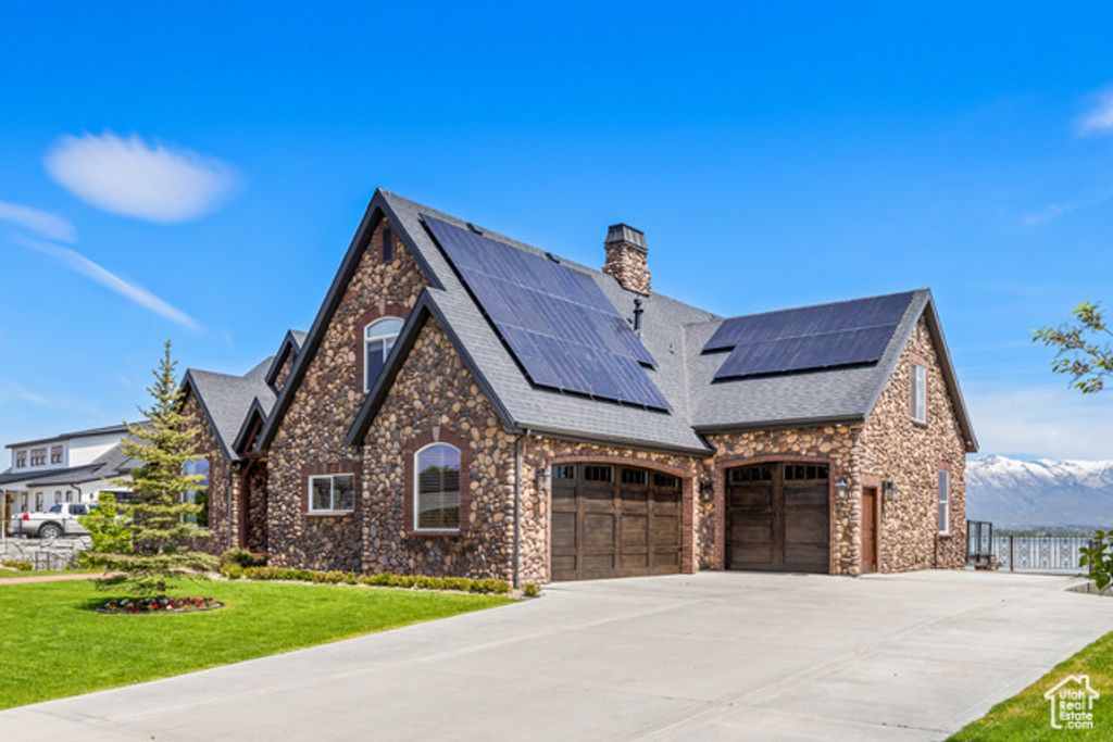 Image 10 of property listing at 1698 S AMANDA LN, Saratoga Springs, UT 84045