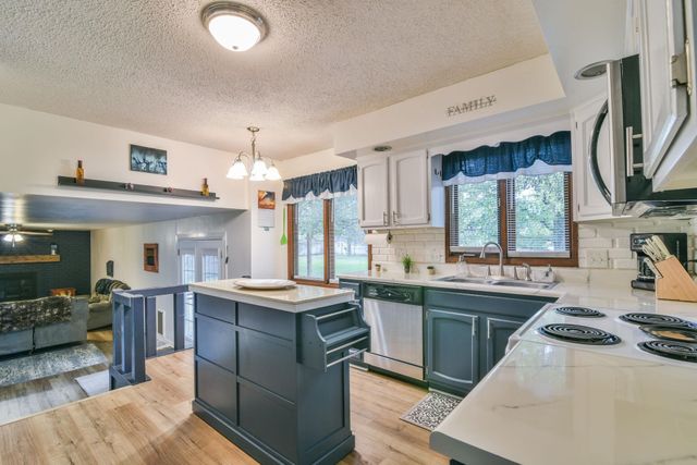 210 E Kerry Lynn, Andover, KS 67002