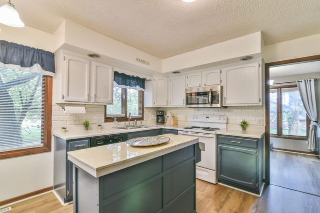 210 E Kerry Lynn, Andover, KS 67002