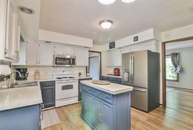 210 E Kerry Lynn, Andover, KS 67002