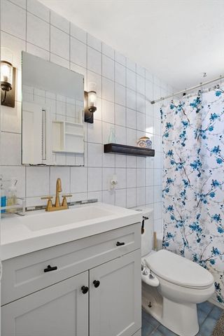 46 Marquette St, Springfield, MA 01104