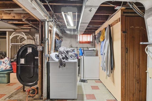 46 Marquette St, Springfield, MA 01104