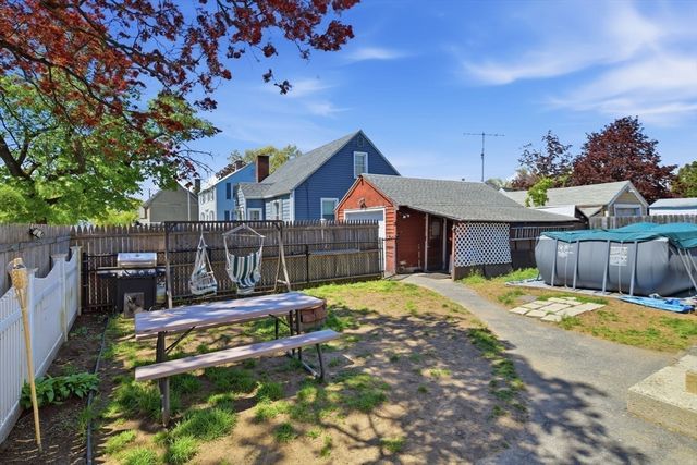 46 Marquette St, Springfield, MA 01104