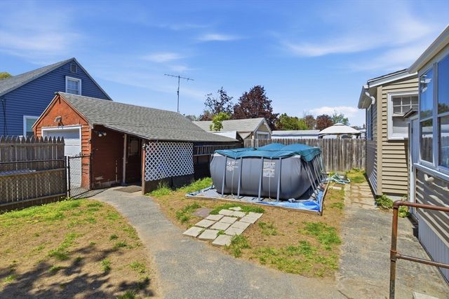 46 Marquette St, Springfield, MA 01104