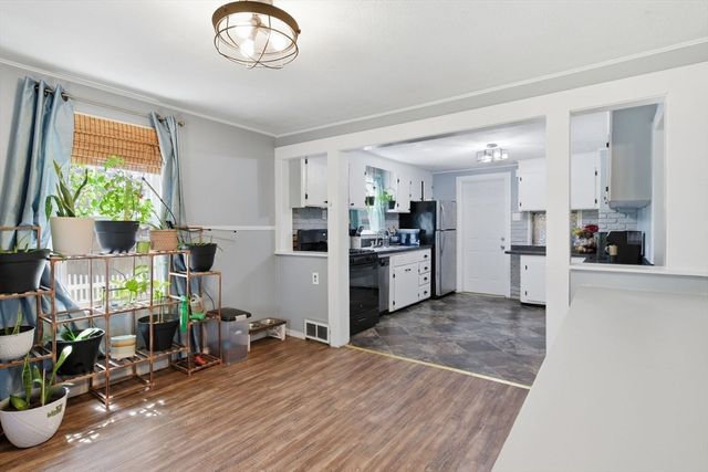 46 Marquette St, Springfield, MA 01104