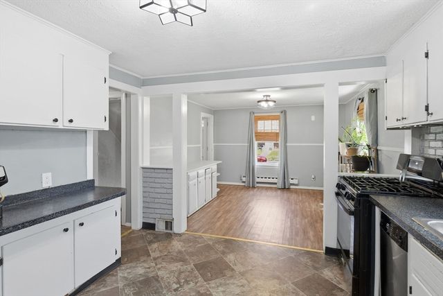 46 Marquette St, Springfield, MA 01104