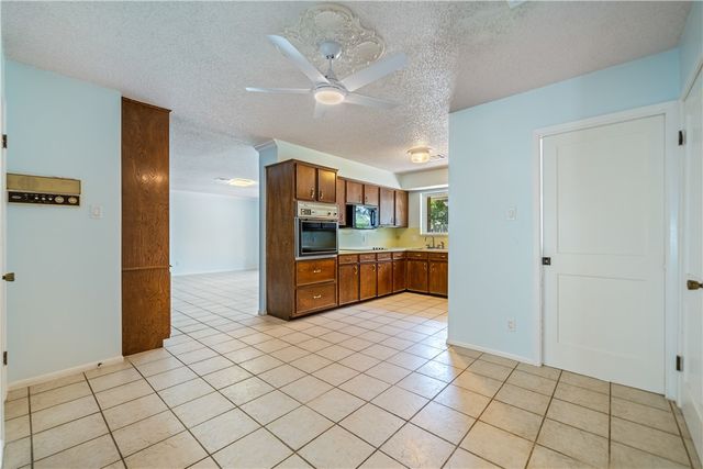 4518 CONGRESSIONAL Dr, Corpus Christi, TX 78413