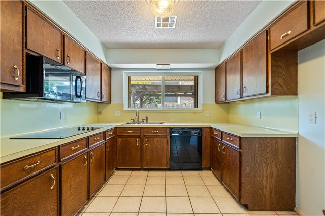 4518 CONGRESSIONAL Dr, Corpus Christi, TX 78413