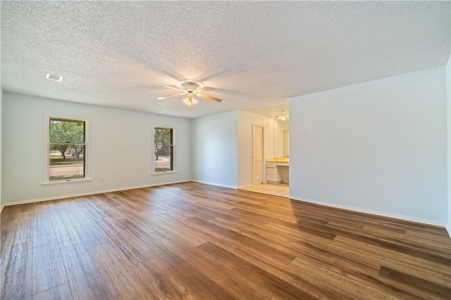 4518 CONGRESSIONAL Dr, Corpus Christi, TX 78413