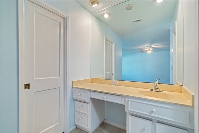 4518 CONGRESSIONAL Dr, Corpus Christi, TX 78413