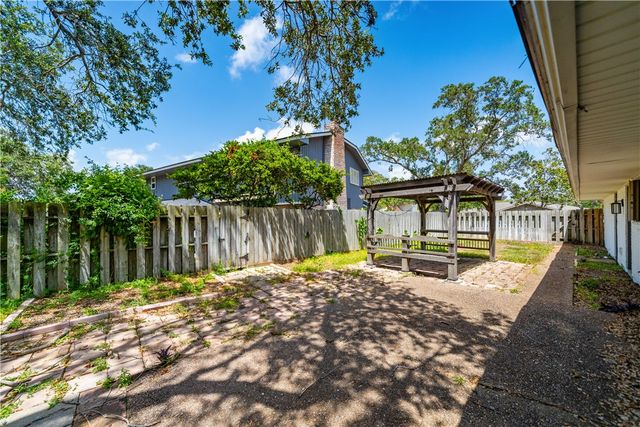 4518 CONGRESSIONAL Dr, Corpus Christi, TX 78413