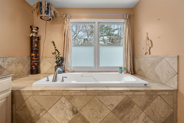 6086 Taggers Trail, Richland, MI 49083