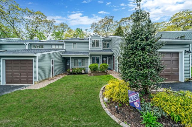 35 Jeremy Circle, Nesconset, NY 11767