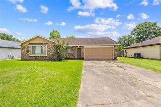 128 Dallas Street, Angleton, TX 77515