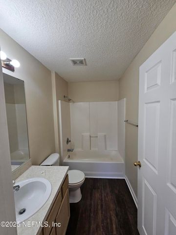 6051 MAGGIES Circle 115, Jacksonville, FL 32244