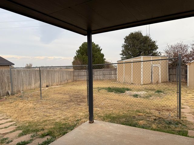 10602 Akron Avenue, Lubbock, TX 79423