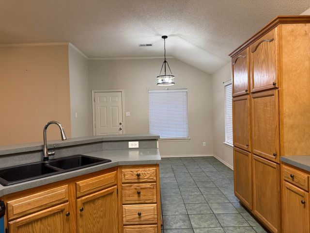 10602 Akron Avenue, Lubbock, TX 79423