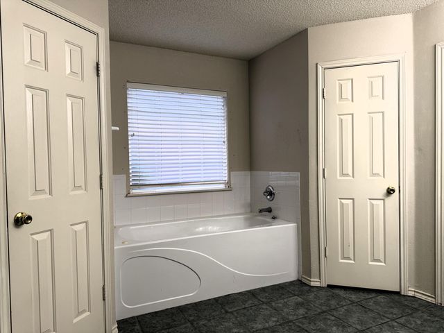 10602 Akron Avenue, Lubbock, TX 79423