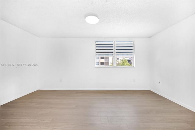 8343 Lake Dr 303, Doral, FL 33166