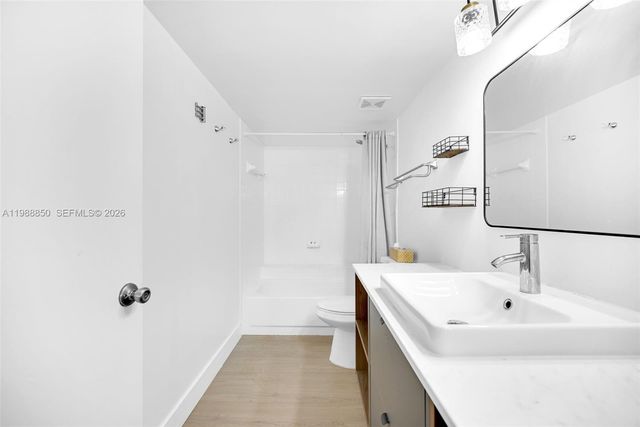 8343 Lake Dr 303, Doral, FL 33166