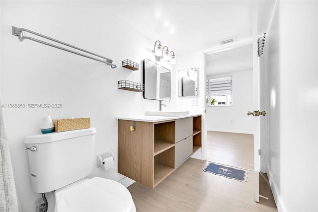 8343 Lake Dr 303, Doral, FL 33166