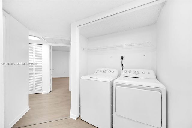 8343 Lake Dr 303, Doral, FL 33166