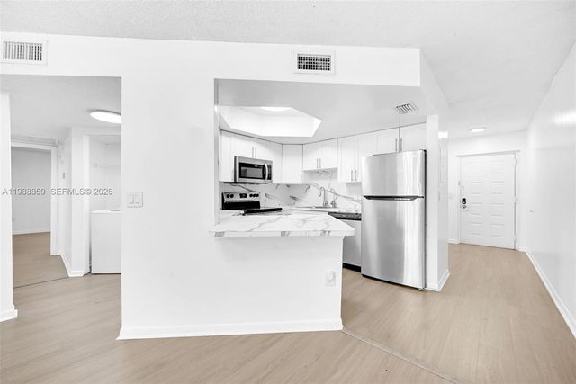 8343 Lake Dr 303, Doral, FL 33166