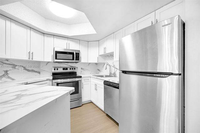 8343 Lake Dr 303, Doral, FL 33166