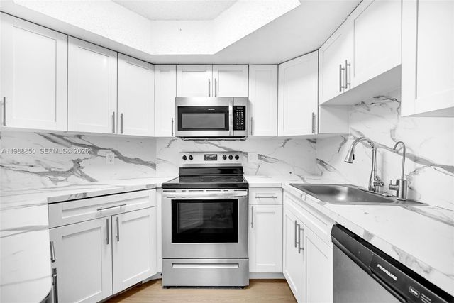 8343 Lake Dr 303, Doral, FL 33166