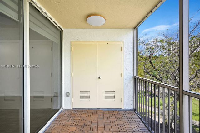 8343 Lake Dr 303, Doral, FL 33166