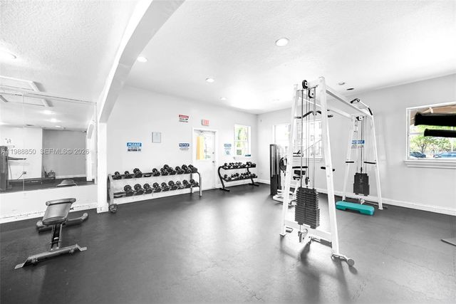 8343 Lake Dr 303, Doral, FL 33166