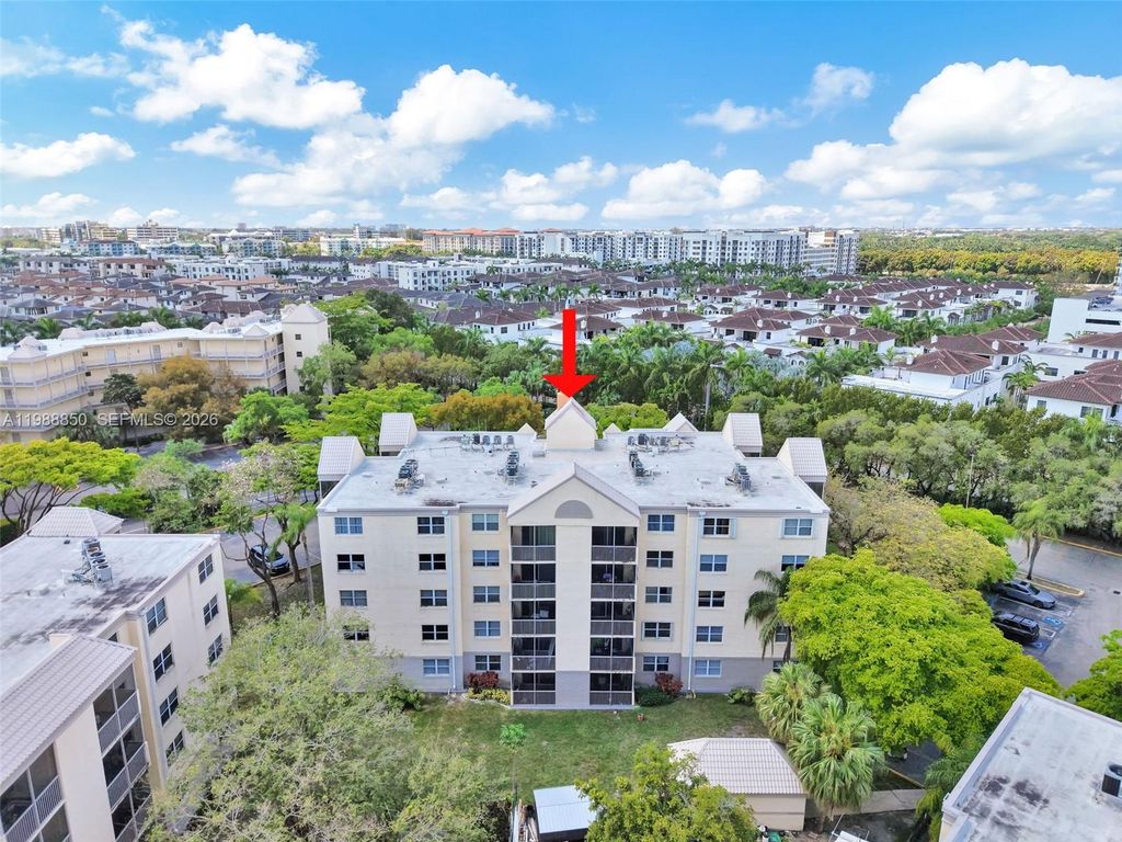 8343 Lake Dr 303, Doral, FL 33166