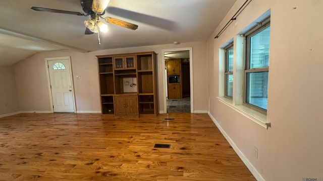 15212 Crystal Dr, Pride, LA 70770