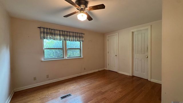 15212 Crystal Dr, Pride, LA 70770