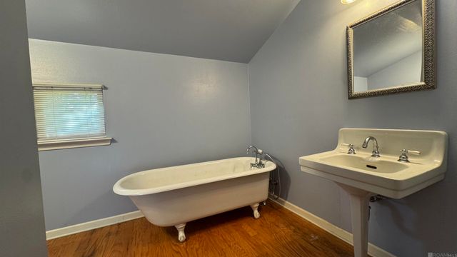 15212 Crystal Dr, Pride, LA 70770