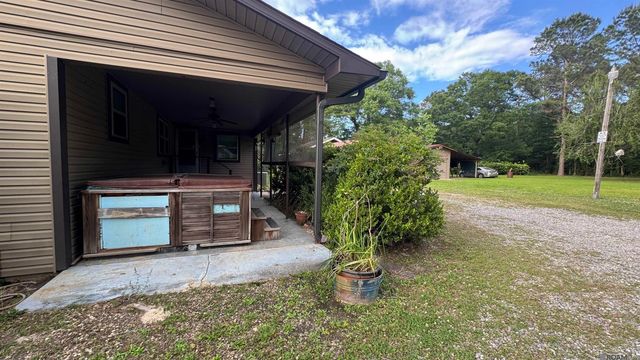 15212 Crystal Dr, Pride, LA 70770
